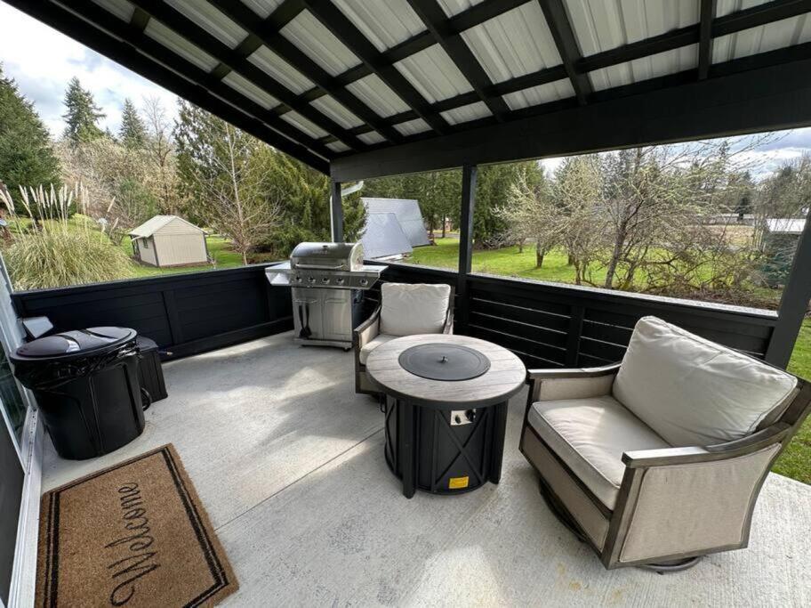 Romantic Cozy Cabin Walk To Lake Hot Tub Bikes Kayaks Grill Onalaska Экстерьер фото